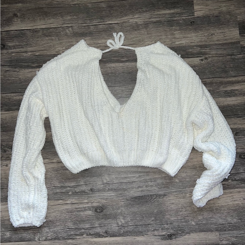 FOREVER 21 white cropped sweater v cut and tie in the back